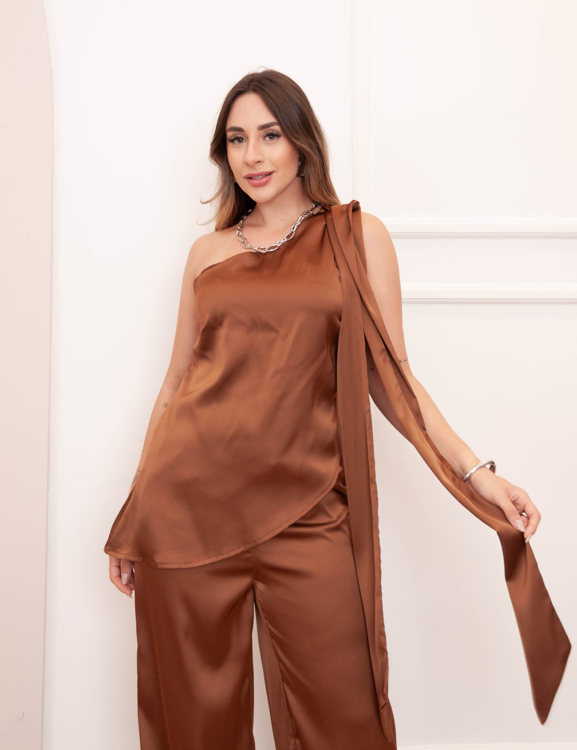 Blusa Assimétrica Cetim Caramelo