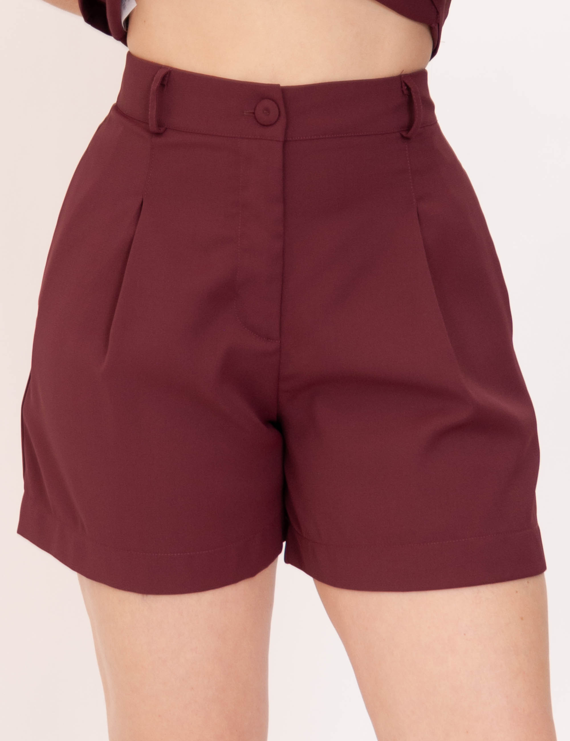 Short Alfaiataria Pregas Vinho