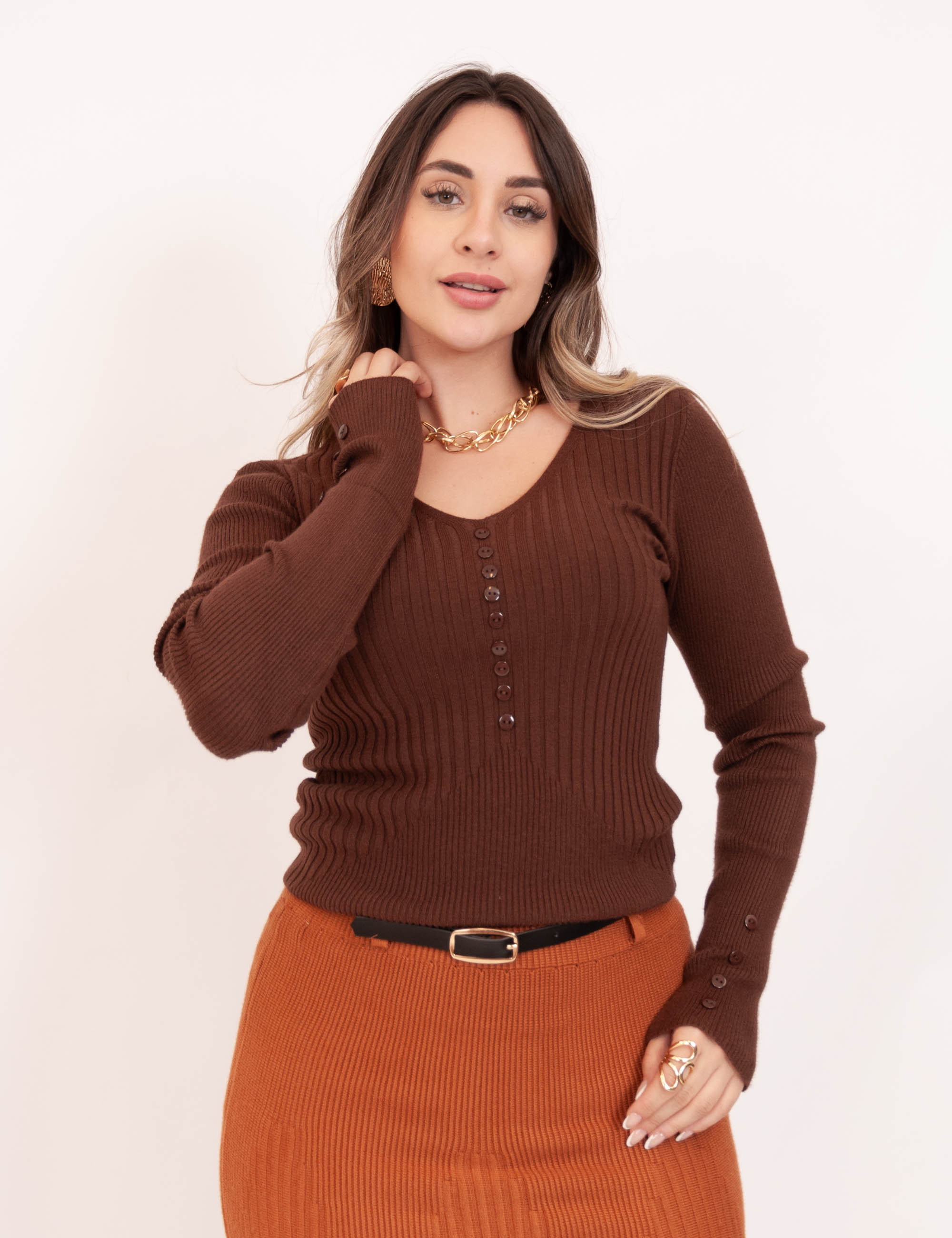 Blusa Tricot Decote Botões Caramelo