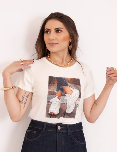 T-shirt Aplique Tênis Off