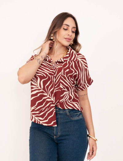 Camisa Cropped Folhas Vinho