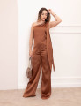 Blusa Assimétrica Cetim Caramelo